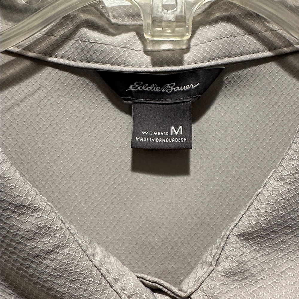 Eddie Bauer Light Gray Sleeveless Button-Down Shirt - Picture 2 of 10